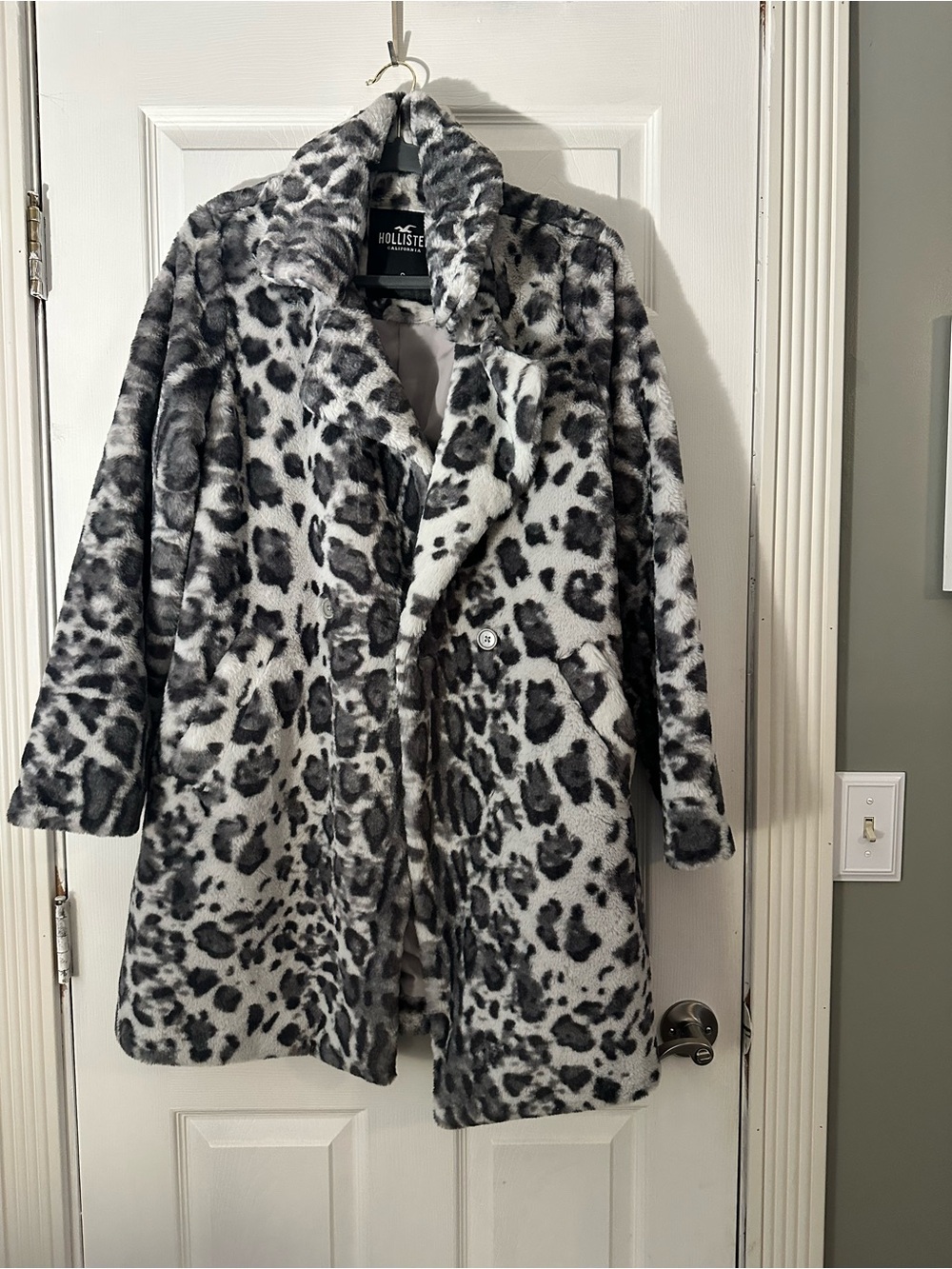Hollister Black & White Leopard Faux-Fur Teddy Coat